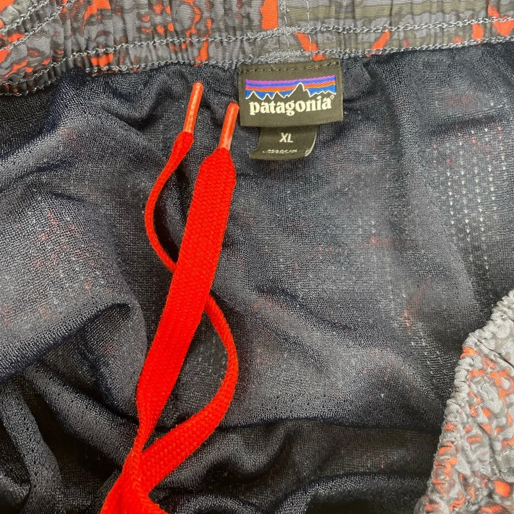 Patagonia 2 pocket, mesh lined, swim suit-Boys XL - Picture 5 of 5